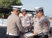 Kasat Lantas Polres Majalengka Berikan Reward kepada Anggota Berprestasi dalam Peringatan Hari Lalu Lintas Bhayangkara ke-68 Tahun 2023