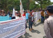 LSM PMPRI Demo Kantor Bupati, Minta Copot Kepala Bapeda Asahan