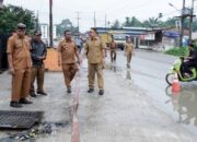 Genangan Air Menghambat Lalu Lintas, Bupati Labusel Perintahkan Damkar Menguras Air