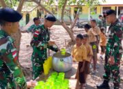 Pedulikan Gizi Anak, Pos Oelbinose Satgas Yonkav 6/Naga Karimata Berbagi Bubur Kacang Hijau Dengan Siswa SD Oelbinose