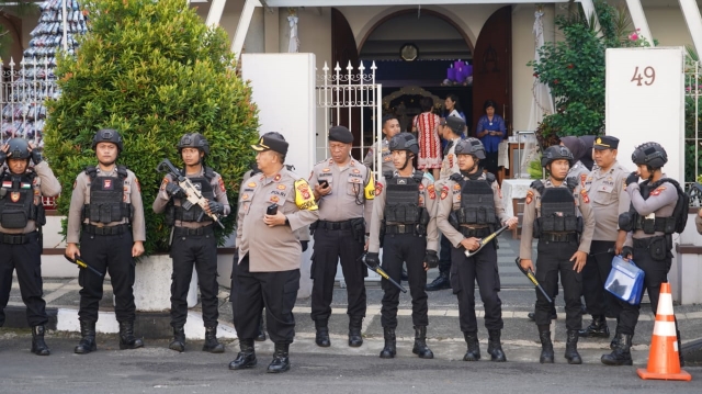 https://tabloidlintaspena.com/menjelang-ibadah-natal-polres-tasikmalaya-kota-lakukan-sterilisasi-gereja/