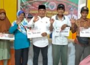 Pemdes Teluk Lecah Serahkan BLT-DD Kepada 26 KPM