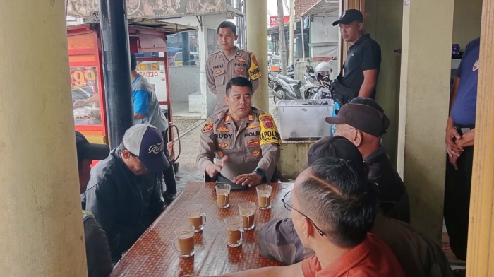 Kapolsek Cikijing Gelar Jum'at Curhat Dengan Warga Desa Sukamukti Dan Ojek Pangkalan Simpang Tiga Cikijing