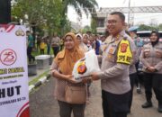 Sambut Hari Bhayangkara, Polres Tasikmalaya Kota Bagikan Paket Sembako dan Pemeriksaan Kesehatan Gratis Untuk Warga Sekitar Aspol Bojong