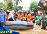 2 Warga Meninggal Dunia, Prajurit TNI Evakuasi Warga Terdampak Banjir di Ponorogo