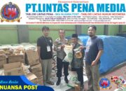 Polsek Cipaku Polres Ciamis Awasi Distribusi Bantuan Pangan ke Warga Jalatrang