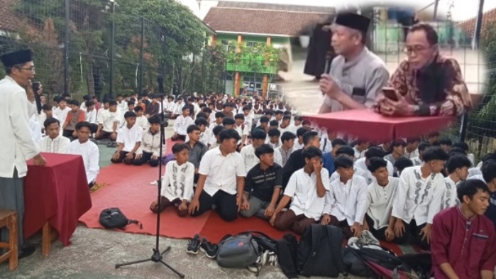 SMPN 10 Tasikmalaya Melaksanakan Sujud Syukur di Halaman Sekolah