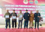 Bupati serahkan Bantuan Usaha Ekonomi Produktif Bagi Kelompok Masyarakat Desa Penyangga TNGC