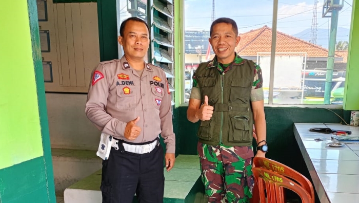 Perkuat Sinergitas TNI-Polri, Ps. Panit Lantas Polsek Cikijing Sambangi Koramil 1705 Cikijing