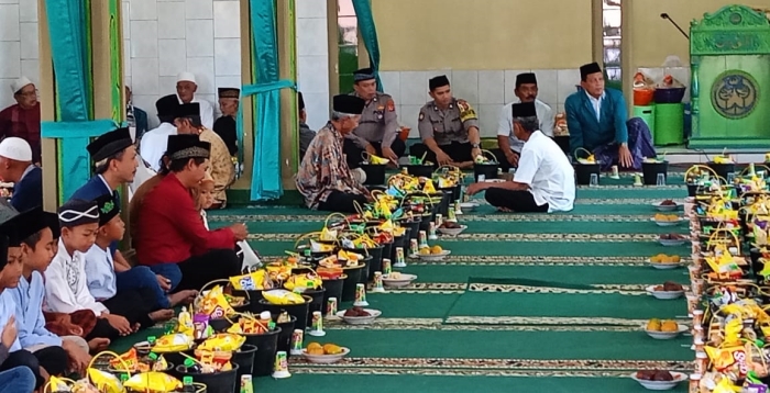 Personil Polsek Cikijing Hadiri Peringatan Maulid Nabi Muhammad Di Masjid Al-Mukmin