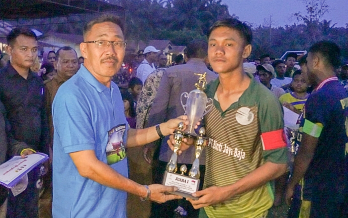 Bupati Labusel H. Edimin Menutup Final Turnamen Kejurda FOSSBI U-16