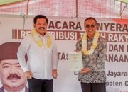 Bupati Ciamis Dampingi Menteri Agraria Serahkan 405 Sertifikat Redistribusi Tanah