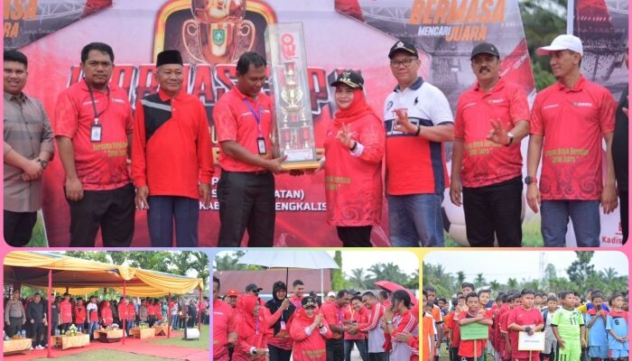 Buka Turnamen Sepak Bola Piala Bupati IGORNAS Cup II, Bupati Hj.Kasmarni Minta Jaring Bibit Sepak Bola Untuk Dibina