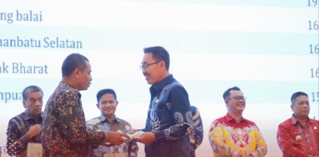 Bupati Labuhanbatu Selatan H. Edimin Hadiri Roadshow Bus KPK 2023