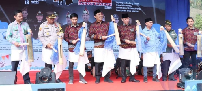 Ketua DPRD OKU Selatan Hadiri Pembukaan Perdana Festival Seni Budaya Danau Rakihan