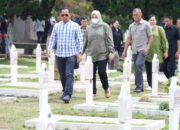 Kunjungi Bandung, Panglima TNI Ziarah ke Makam Ayahanda