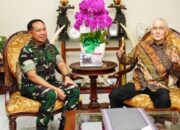 Panglima TNI Kunjungi Sesepuh TNI Jenderal TNI (Purn) Try Sutrisno