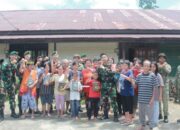 Rayakan Natal di Perbatasan, Satgas Yonarmed 10, Bagikan Bantuan Alkitab Dari Pangkostrad