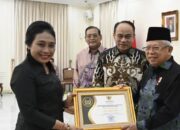 Serahkan Anugerah KIP, Wapres K.H. Ma’ruf Amin Soroti Kebocoran Data dan Pemerataan Layanan