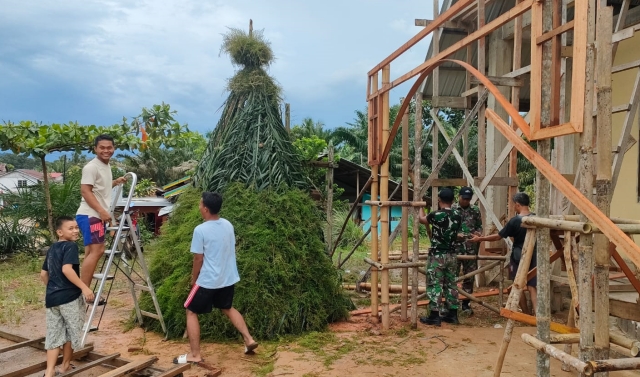 Pos Segumun Satgas Pamtas RI-Malaysia Yonarmed 16/TK melaksanakan kegiatan Karya Bhakti di Gereja.