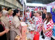 Ibu Iriana Jokowi Buka Bazar Amal Ke-54 Women’s International Club Jakarta