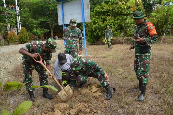 https://tabloidlintaspena.com/kodim-1710-mimika-bersama-masyarakat-kampung-mandiri-jaya-lakukan-penanaman-pohon-dalam-menyambut-hari-juang-tni-ad/