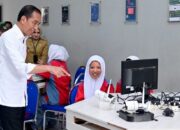 Presiden Jokowi Sapa Siswa dan Cek Kegiatan Pembelajaran di SMKN 1 Kedungwuni