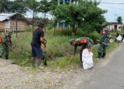 Danramil Kuala Kencana Kerahkan Anggotanya Bantu Warga Bersihkan Lingkungan