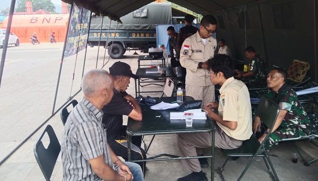 TNI  Dirikan  Posko Kesehatan Tangani Korban Gempa Sumedang