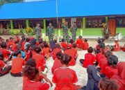 Tumbuhkan Semangat Jiwa Nasionalisme, Satgas Yonif 122/TS Berikan Pelatihan Upacara Bendera Dan Baris Berbaris di SD Inpres Papua