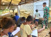 Anak Kampung Bori Belajar Bersama di Pos Satgas Yonif 623