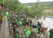 Kodam XVIII/Kasuari Gelar Karbak Bersihkan Pesisir Pantai Sawaibu, Menjaga Lingkungan Tetap Bersih