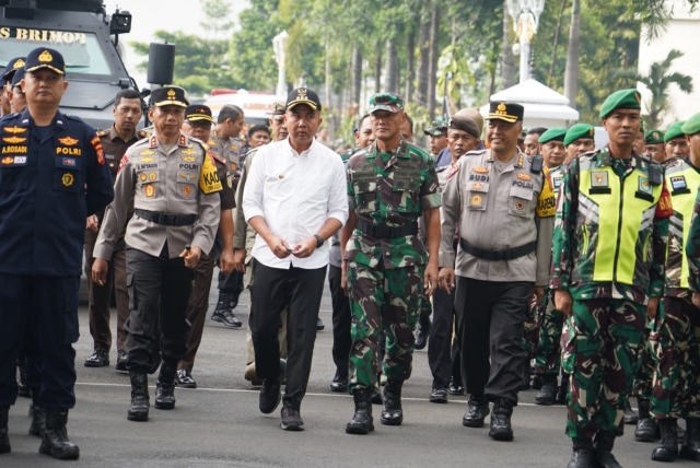 https://tabloidlintaspena.com/pastikan-situasi-kondusif-saat-pencoblosan-tni-polri-dan-aparat-lainnya-laksanakan-patroli-gabungan/