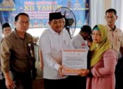 Bupati Tanjabbar Serahkan Bantuan  Korban Banjir di Kecamatan Betara