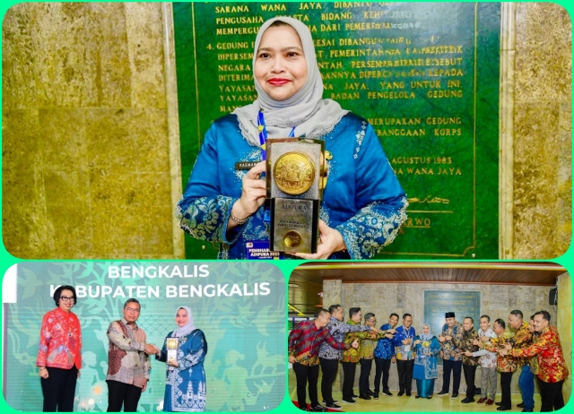 Bupati Bengkalis Hj.Kasmarni Terima Piala Adipura Kota Kecil Terbersih