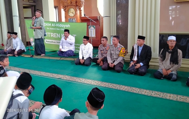 Personil Polsek Cikijing Hadiri Pembukaan Pesantren Ramadhan di Masjid Jamie Al-Hidayah Desa Kasturi