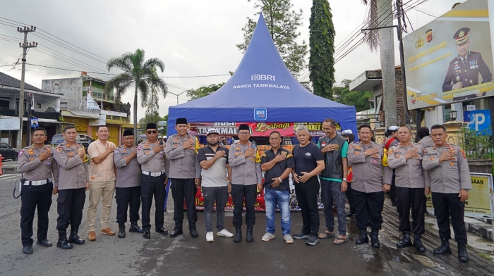 Ramadhan Berbagi, Polres Tasikmalaya Kota Bersama HDCI Tasikmalaya Bagikan Takjil Gratis