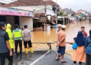 Kapolsek Pagerageung Gercep Mengecek Lokasi Banjir Luapan Sungai Citanduy di Desa Tanjungkerta