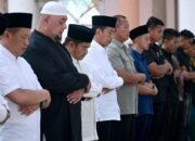 Presiden Jokowi Salat Jumat di Masjid Agung Kota Medan