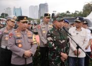 Panglima TNI Tinjau Puncak Arus Mudik Di Stasiun Pasar Senen