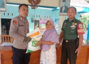 Polsek Lakbok Polres Ciamis Beri Pengamanan Bantuan Pangan ke Warga Desa Bantardawa