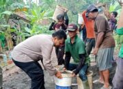 Humanis, Polsek Sukadana Polres Ciamis Monitoring Pengecoran Jalan di Ciparay