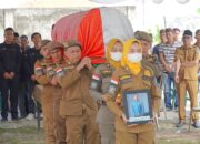 Pj. Bupati OKI Lepas Jenazah Diky Sakti Sebelum Dimakamkan