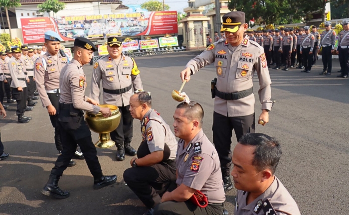 Momen Hari Bhayangkara ke-78, 28 Anggota Polres Ciamis Terima Kenaikan Pangkat Setingkat Lebih Tinggi