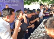 Warga OKI Turut Pecahkan Rekor Muri Minum Kopi Serentak di Pinggir Sungai