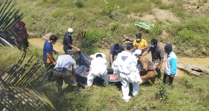 Cari Kayu Bakar, Warga Kepenuhan Hulu Temukan Mayat Nenek di Dalam Parit