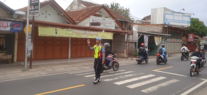 Pengamanan Gatur Anak Sekolah di Wilayah Buniseuri Cipaku*