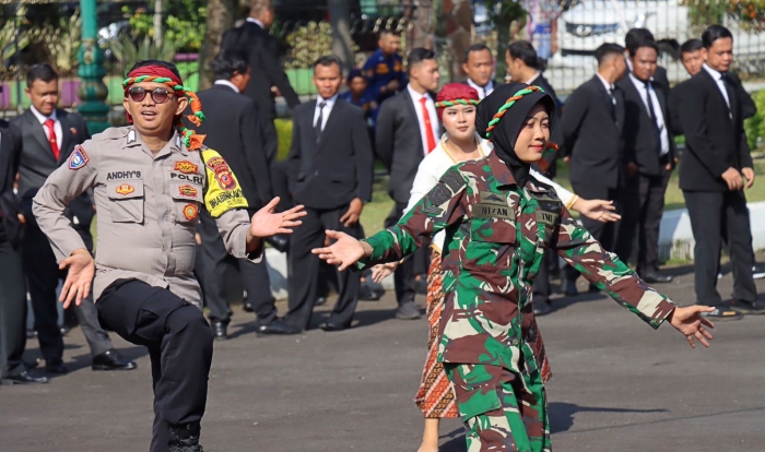 Tarian Selo Sinergitas TNI-Polri Meriahkan Peringatan Hari Bhayangkara ke-78 Tingkat Polres Ciamis