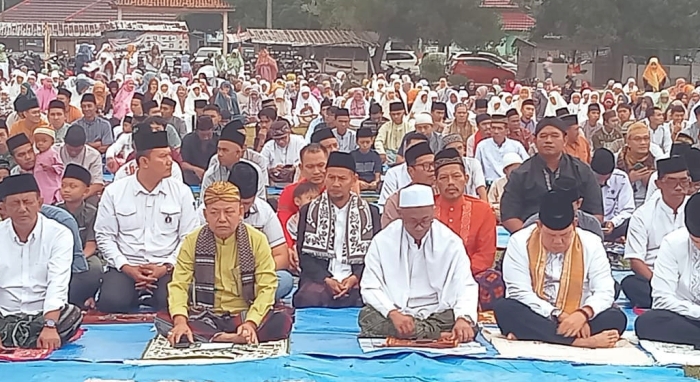 Bupati Lampung Timur  Memberikan khutbah Idul Adha di Lapangan di Lapangan Merdeka, Kecamatan Batanghari