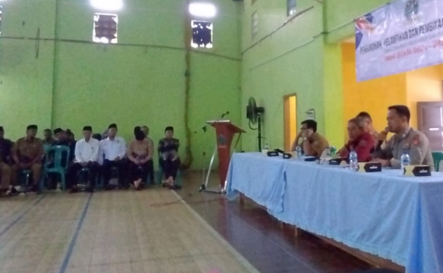 Polsek Panjalu Polres Ciamis Amankan Pelantikan Belasan RT dan RW di Desa Cibeureum